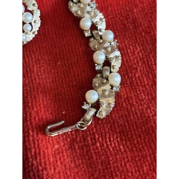 Crown Trifari Heavy Gold Plated, Cubic Zirc, Pearl Necklace & Matching Earrings - Picture 2 of 16